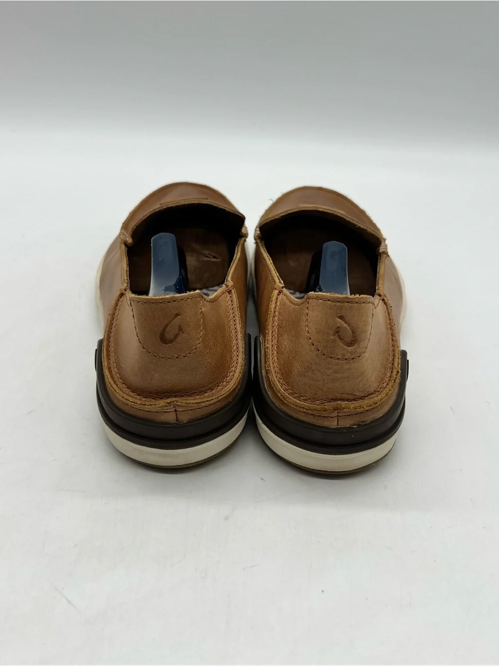 OluKai Kakaha Men’s Sz 10 Brown Leather Casual Comfort Slip On Loafers Shoes.